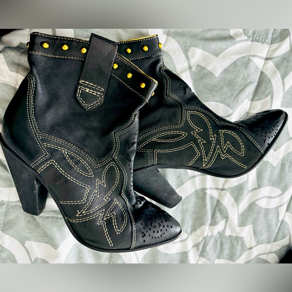 Carlos Santana Boots Woman’s size 6.5
